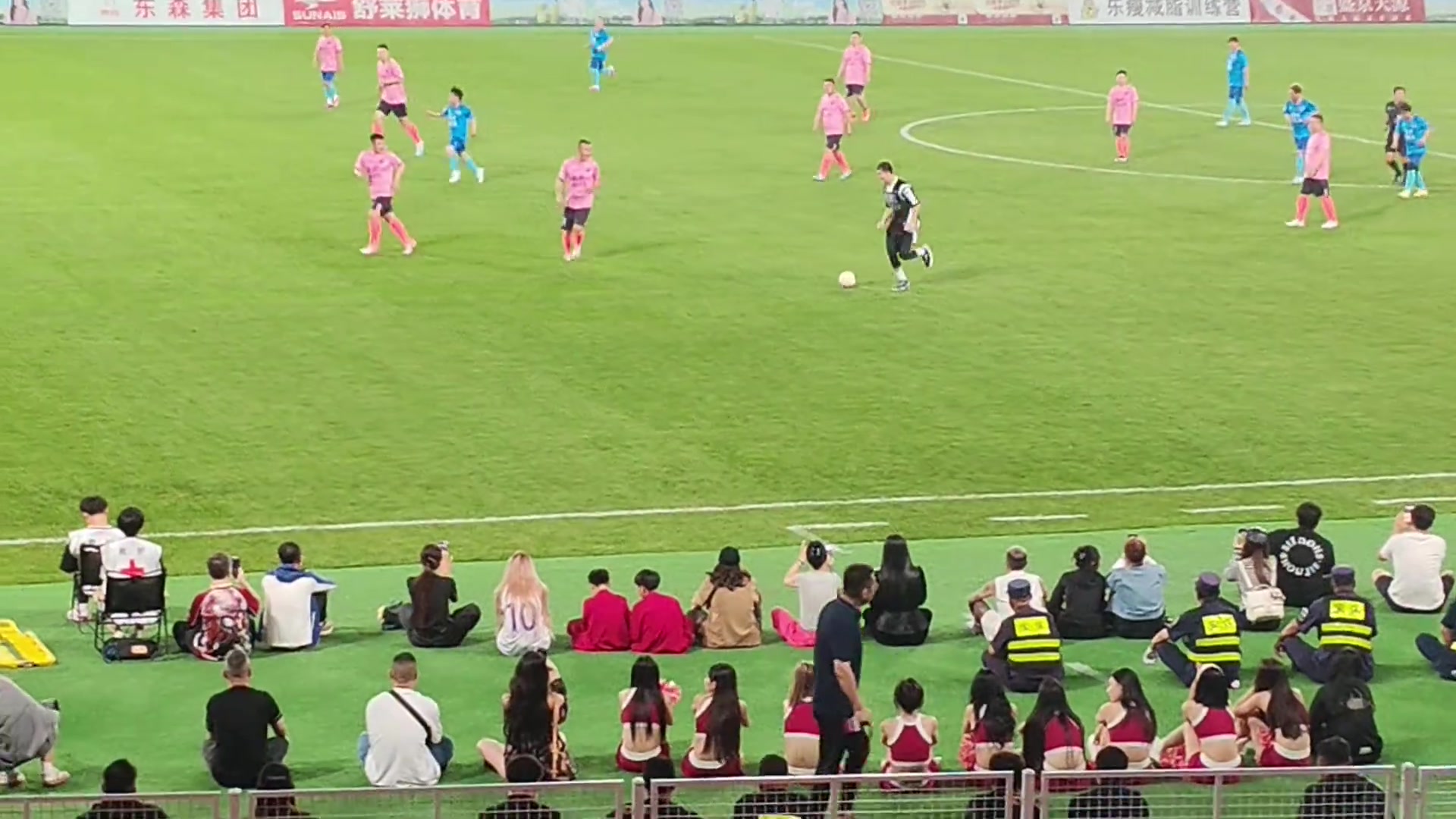 v站体育入口-🤣裁判英明！郭艾伦手持⚽️进攻被“恶犯” 赵四果断判点球