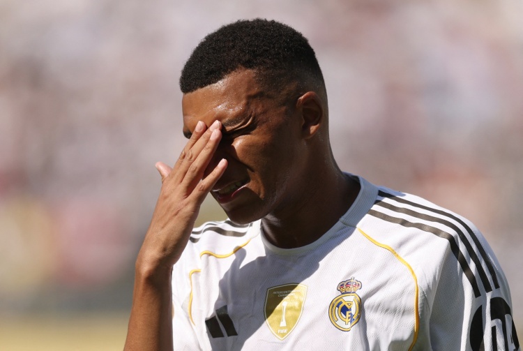 v站体育平台-记者：一名皇家奥维耶多球迷因对姆巴佩做种族主义手势而被逮捕