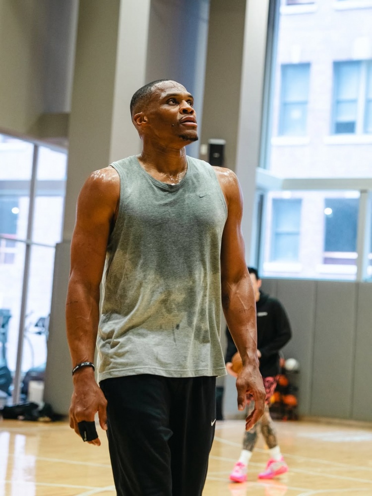 v站体育官方网站-为下一站做准备！威少更新社媒 转发一组今日的训练照